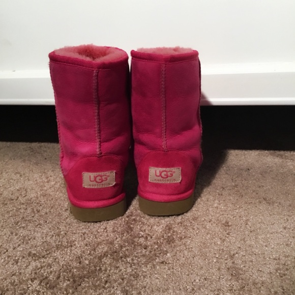 Pink ugg boots fits kids size 3 OR woman’s size 5 - Picture 2 of 2